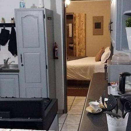 Log In At 118 Self Catering Unit 2 Apartment Meyerton Bagian luar foto