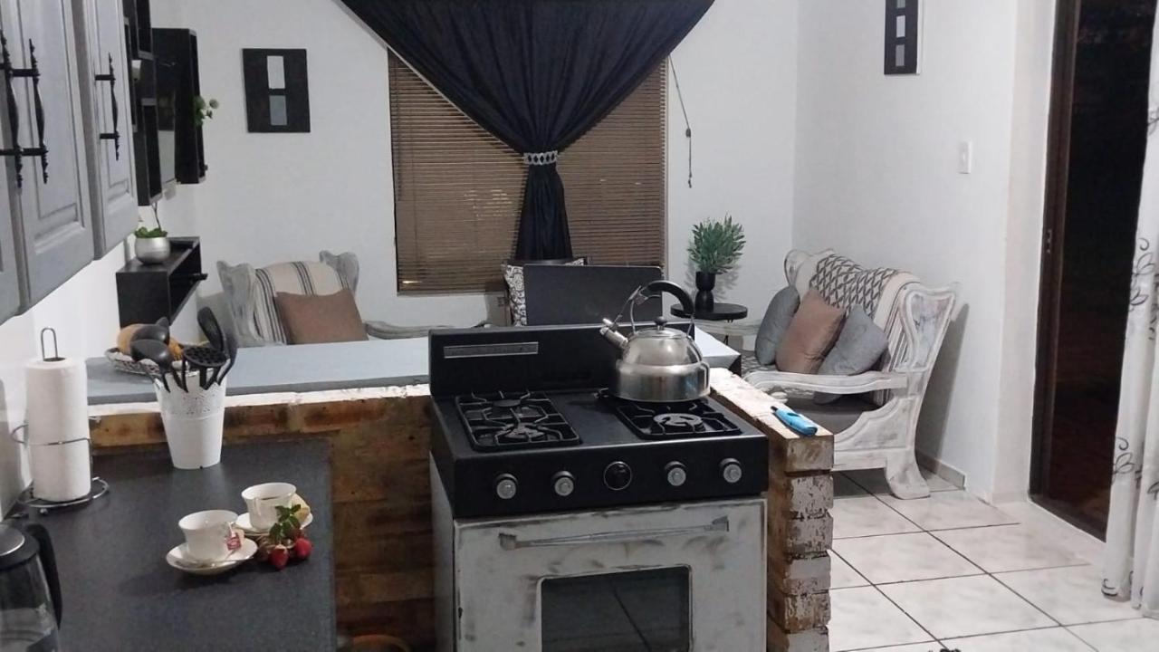 Log In At 118 Self Catering Unit 2 Apartment Meyerton Bagian luar foto