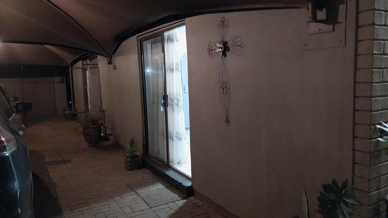 Log In At 118 Self Catering Unit 2 Apartment Meyerton Bagian luar foto