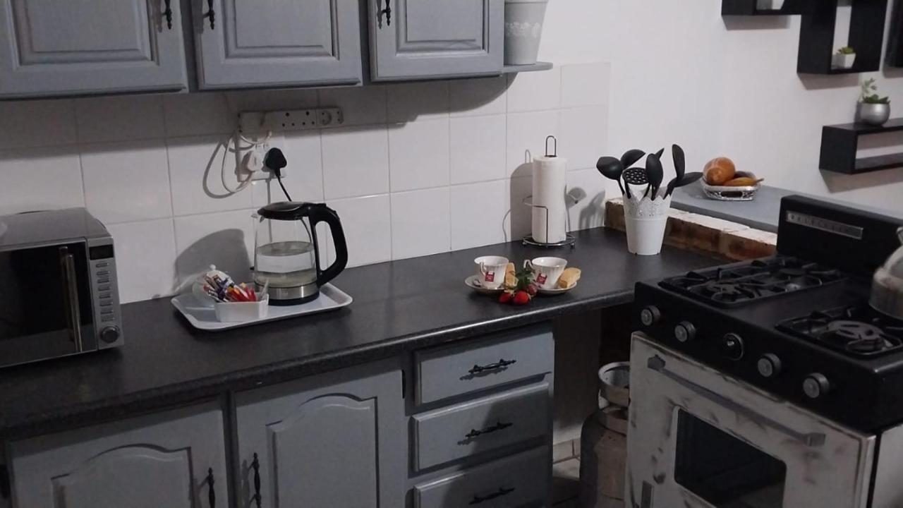 Log In At 118 Self Catering Unit 2 Apartment Meyerton Bagian luar foto
