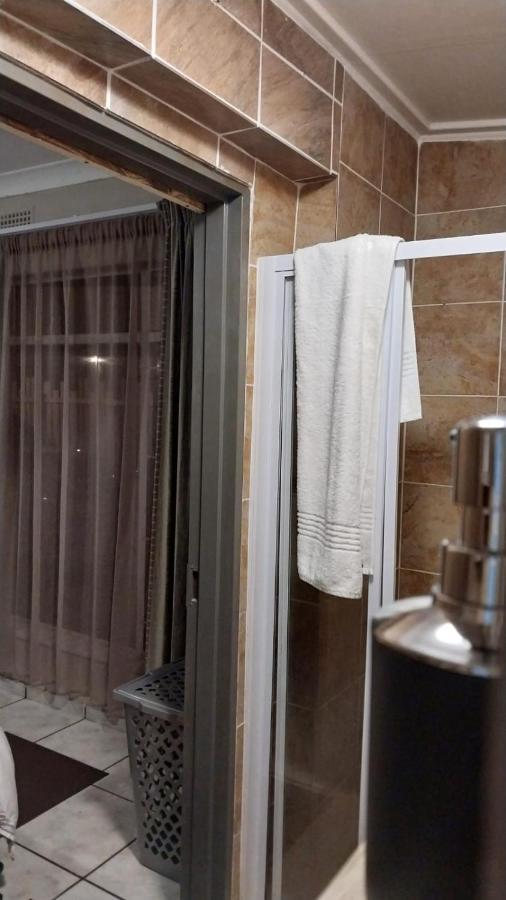 Log In At 118 Self Catering Unit 2 Apartment Meyerton Bagian luar foto